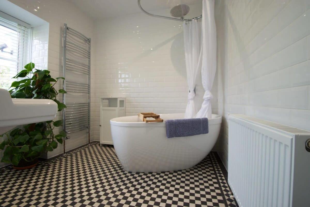 Spacious Town House With Swimming Pool Plymouth Ngoại thất bức ảnh